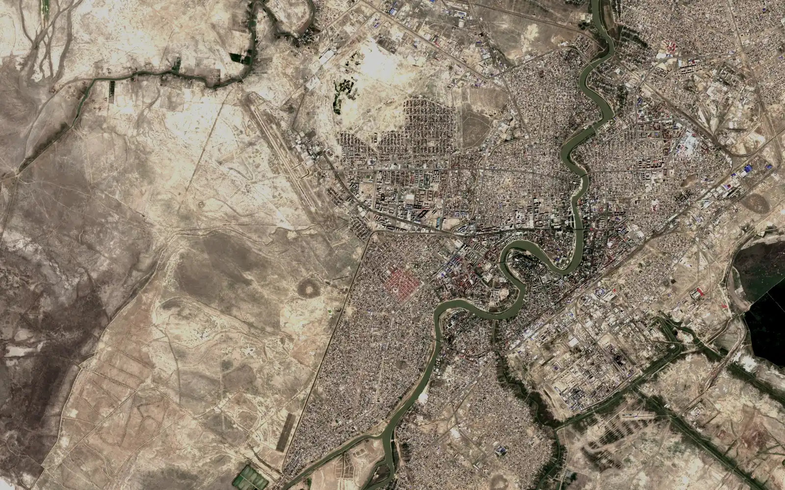 Атырау и река Урал со спутника: снимок Sentinel-2, 22 августа 2026 года